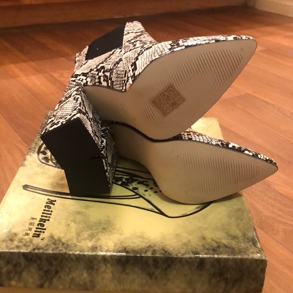 Cute snake skin booties - Picture 5 of 5